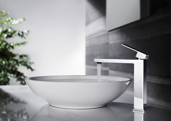 Robinet de lavabo à poignée unique robinet de salle de bain chromé à corps haut